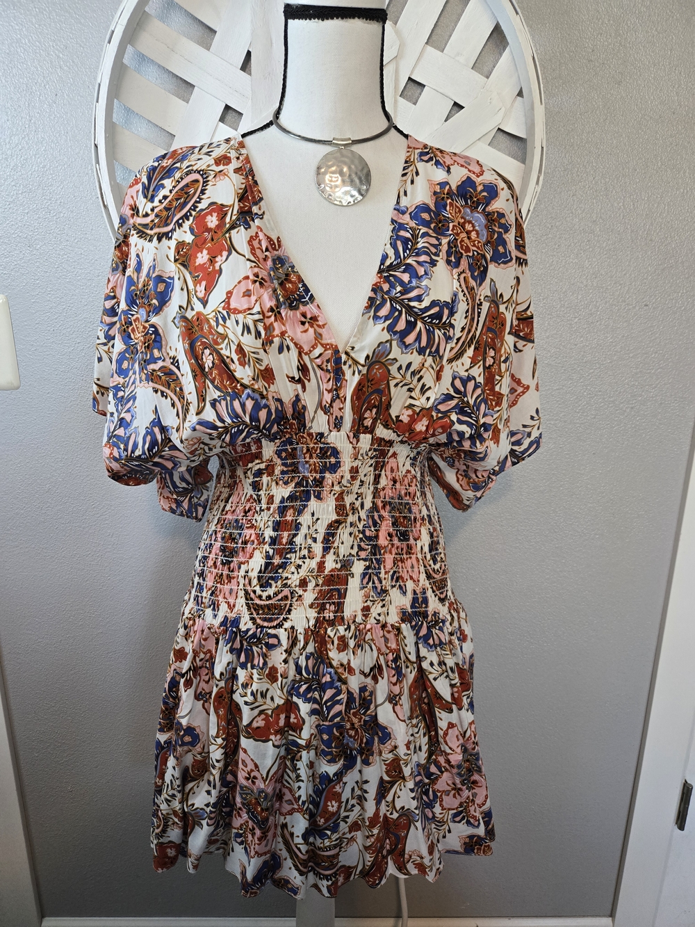 Misa Della Floral Smocked Waist Short Dress in Sz Large New With Tag Ret $370 - Picture 4 of 10